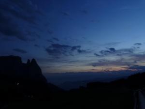 Seiseralm Schlernblick bei Nacht